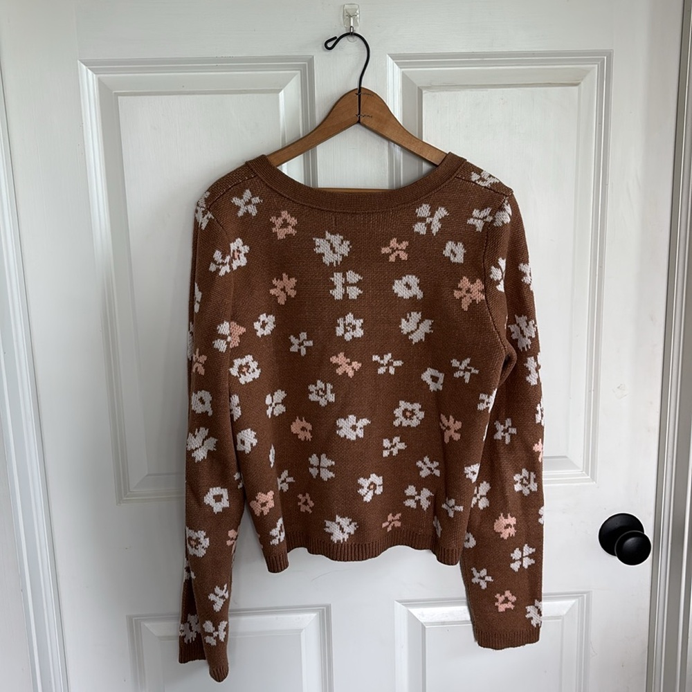 American Eagle Button Down Cardigan Sweater Flowers - Picture 6 of 6